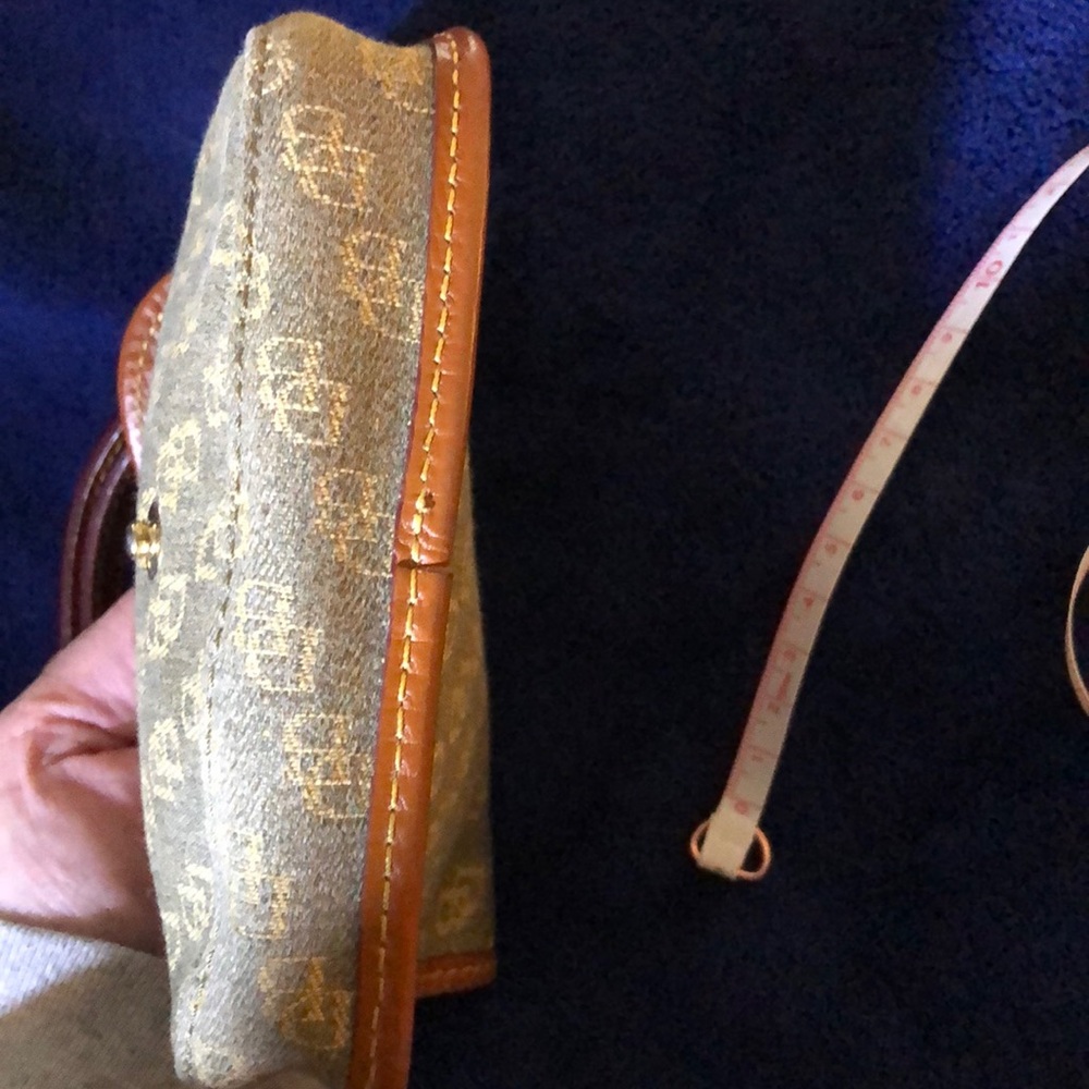 Dooney & Burke wristlet - Picture 6 of 8